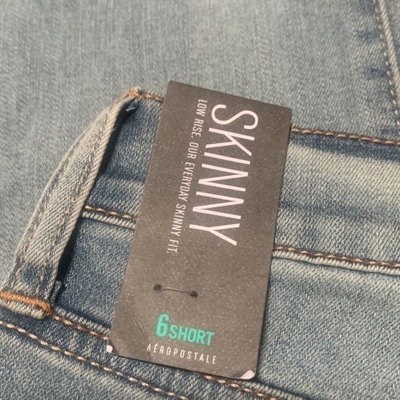 Aeropostale Distressed Light Washed Low Rise Skinny Jeans - Picture 8 of 13